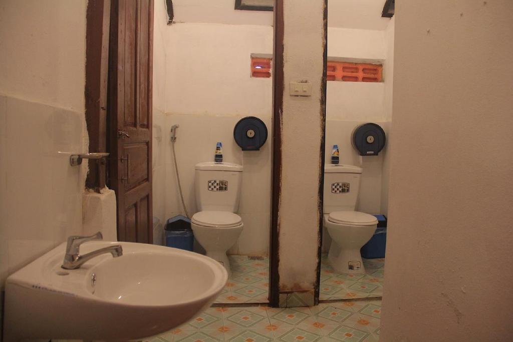 Lpq Backpackers Hostel Luang Prabang Room photo